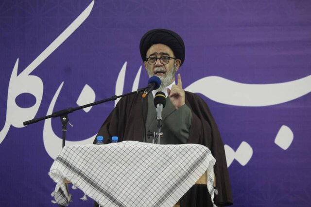 بسیج وابسته به هیچ گروهی نبوده و خادم همه مردم است بسیج وابسته به هیچ گروهی نبوده و خادم همه مردم است