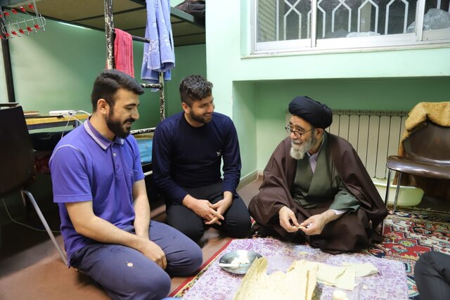 بازدید سرزده امام جمعه تبریز از خوابگاه دانشجویان
