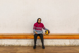 زهرا اسدی از دوران دبیرستان فعالیت ورزشی درزمینه والیبال داشته و در دانشگاه  هم به این ورزش پرداخته است.
در زمان فعالیت در بیمارستان در باشگاه دانشگاه علوم پزشکی به صورت غیر حرفه‌ای و به عنوان نرمش و تفریح مشغول بوده است..