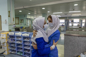 ساناز احمدی ۱۰ سالی می‌شود به شغل پرستاری  مشغول است، این بانوی سفید پوش، ورزشکار  هم است و در کنار پرستاری در رشته‌ی ورزشی تنیس خاکی نیز فعالیت می‌کند.