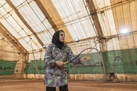 ساناز احمدی بیشتر از۲۰ سال تکواندو کار می‌کند ولی فرصتی برای شرکت در مسابقات را نداشته‌ است و حدود چند سالی نیز تنیس خاکی بازی می‌کند.