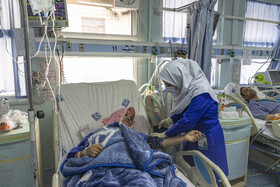 ساناز احمدی ۱۰ سالی می‌شود به شغل پرستاری مشغول است، این بانوی سفید پوش، ورزشکار هم است و در کنار پرستاری در رشته‌ی ورزشی تنیس خاکی نیز فعالیت می‌کند.