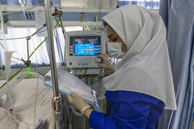 ساناز احمدی ۱۰ سالی می‌شود به شغل پرستاری مشغول است، این بانوی سفید پوش، ورزشکار هم است و در کنار پرستاری در رشته‌ی ورزشی تنیس خاکی نیز فعالیت می‌کند.