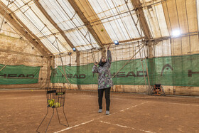 ساناز احمدی بیشتر از۲۰ سال تکواندو کار می‌کند ولی فرصتی برای شرکت در مسابقات را نداشته‌ است و حدود چند سالی نیز تنیس خاکی بازی می‌کند.