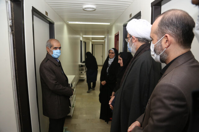 بازدید رئیس دانشگاه تبریز از خوابگاه‌های دانشجویی این دانشگاه به مناسبت شب یلدا