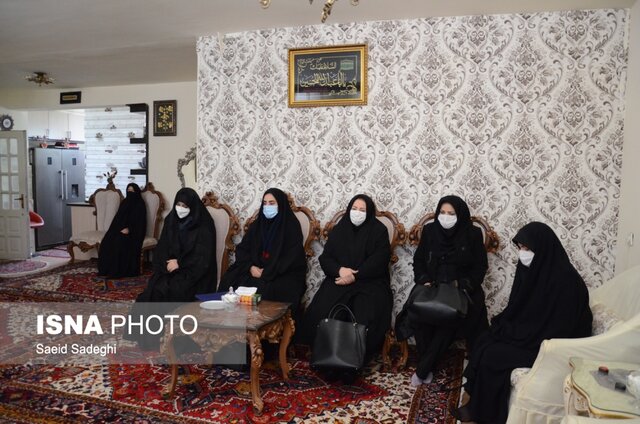 دیدار با خانواده شهید مدافع حرم «صمد فاتح نژاد» در قالب طرح «قابهای ماندگار»