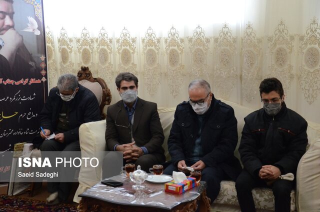 دیدار با خانواده شهید مدافع حرم «صمد فاتح نژاد» در قالب طرح «قاب‌های ماندگار»
