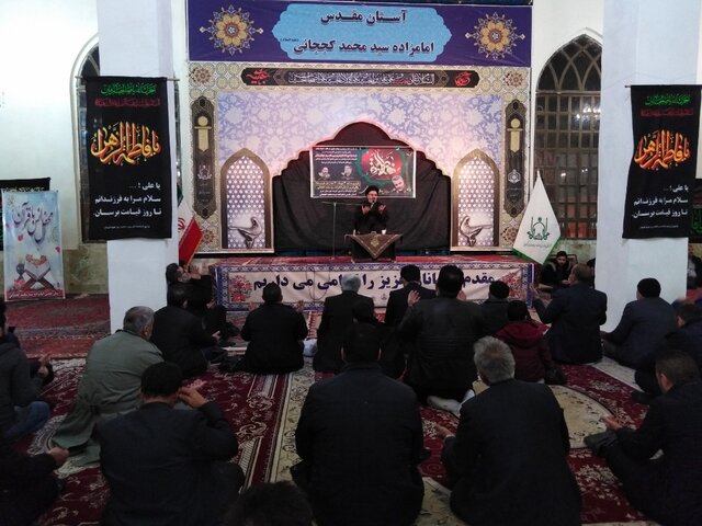 همه عالم حیران بر وجود حضرت فاطمه (س) هستند