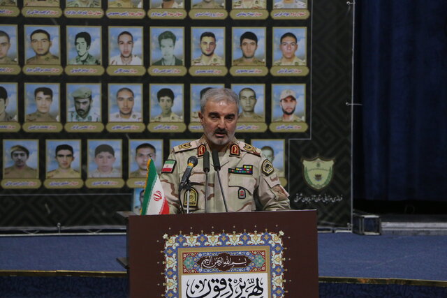 سربازان ولایت مقتدرانه از مرزهای کشور محافظت میکنند