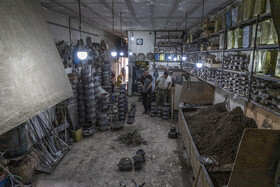 فلزاتی که نمی‌توان آنها را به راحتی از روش‌های دیگر شکل دهی ساخت یا چکش خواری کمی دارند و نیز قطعاتی که دارای شکل‌های پیچیده هستند به روش ریخته گری تولید می‌شوند.