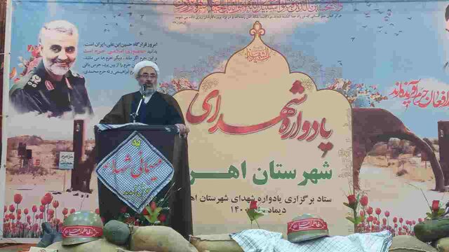مردم سالاری و حل مشکلات مردم، وظیفه‌ اصلی مدیران و مسئولان انقلابی است
