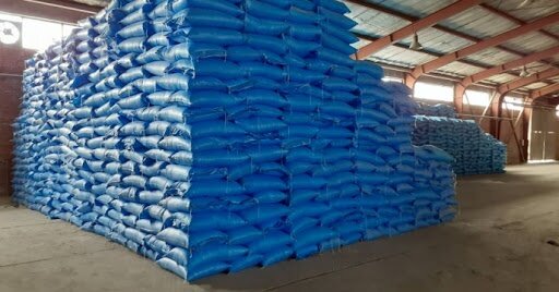 عکس آرشیوی است. کشف کود و سموم غیرمجاز و تقلبی در شیراز