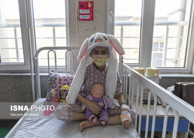 عکس تزیینی است حمایت جمعی از هنرمندان تجسمی از کودکان مبتلا به سرطان