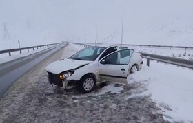 راه ارتباطی ۷۰ روستای اهر در پی بارش برف مسدود شد