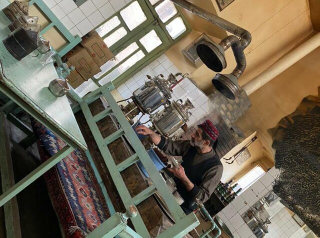 داستان یک استکان چای زیر سقف "اسرافیل" بیادعا و محبوب