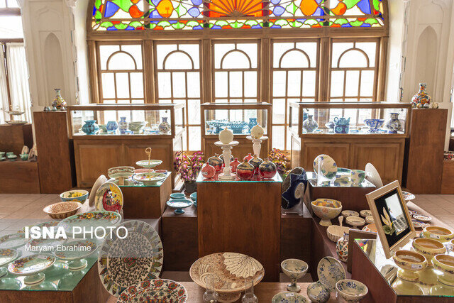 نمایش هنر دستان آذربایجانیها در نمایشگاه نوروزانه سفال تبریز