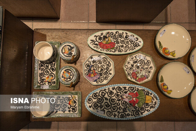 نمایش هنر دستان آذربایجانیها در نمایشگاه نوروزانه سفال تبریز