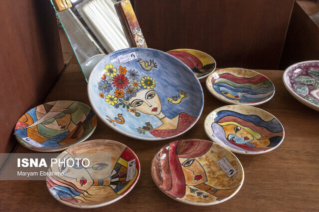 نمایش هنر دستان آذربایجانیها در نمایشگاه نوروزانه سفال تبریز