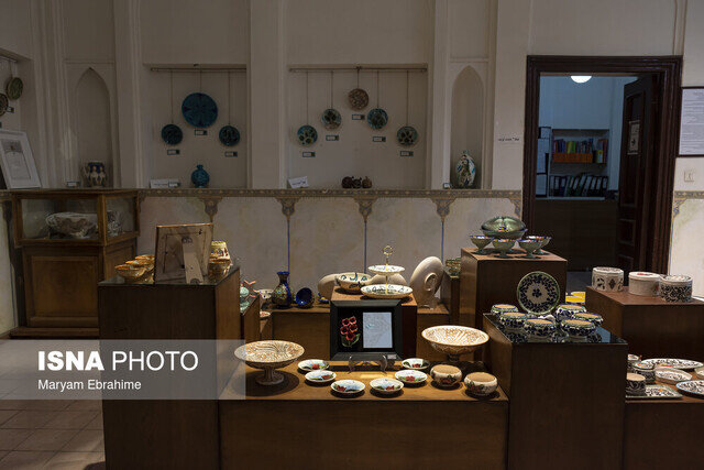 نمایش هنر دستان آذربایجانیها در نمایشگاه نوروزانه سفال تبریز