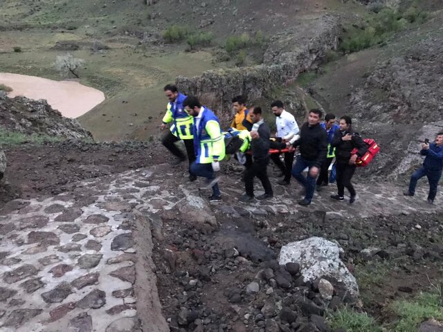 سقوط از ارتفاعات قلعه ضحاک، یک کشته و یک مصدوم بر جای گذاشت