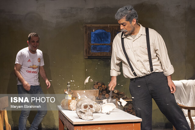 نمایش «جمجمه‌ای در کانه‌مارا» در تبریز به روی صحنه رفت
