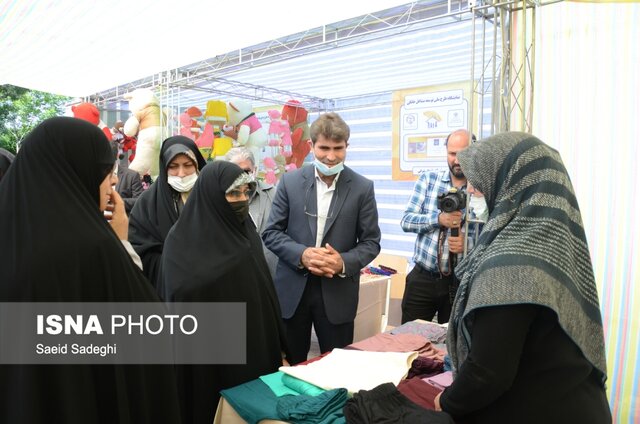 بازدید معاون رئیس جمهور در امور زنان و خانواده از نمایشگاه طرح ملی توسعه مشاغل خانگی 