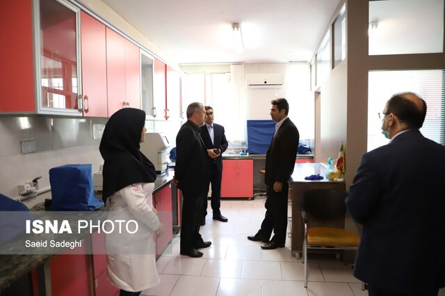 بازدید مدیرکل بیمه سلامت آذربایجان شرقی از مرکز درمان ناباروری جهاددانشگاهی