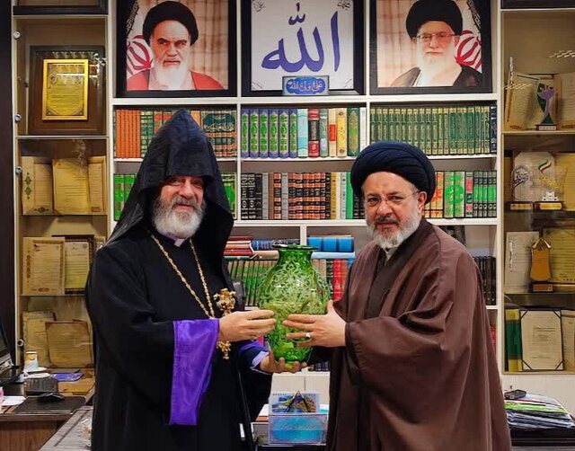 لزوم احترام به مقدسات ادیان مختلف 