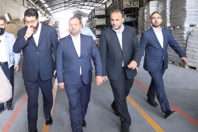 بازدید وزیر اقتصاد از طرحهای توسعه گروه هافمن در تبریز