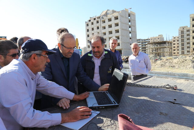 گفت و گوی استاندار آذربایجان شرقی با اهالی کلافه از قطعی آب در شمال تبریز