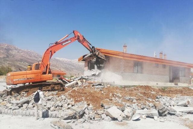 عکس آرشیوی است قلع و قمع ۱۳۱ مورد از ساخت و سازهای غیرمجاز در اراضی کشاورزی شبستر