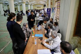 استقرار میز خدمت دستگاه های دولتی در مصلی امام خمینی (ره) تبریز