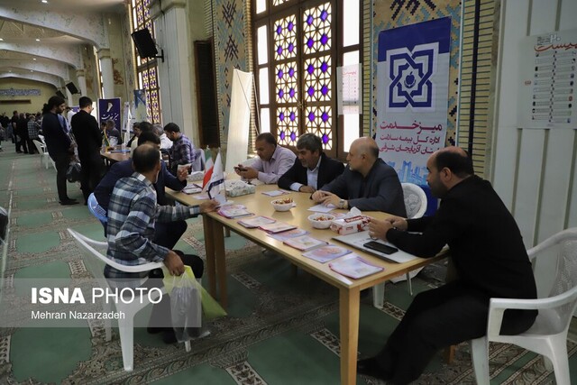 عکس تزئینی است در آستانه سفر رئیس جمهور میز خدمت بهزیستی زنجان برپا میشود