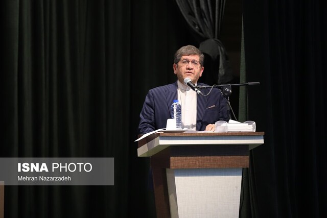 بسیاری از مشکلات مردم با همفکری تمامی مسئولان استانی حل میشود