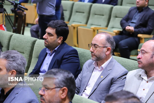 بسیاری از مشکلات مردم با همفکری تمامی مسئولان استانی حل میشود