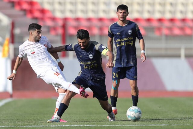 عکس آرشیوی است توقف خانگی مسیها مقابل شهرداری نوشهر