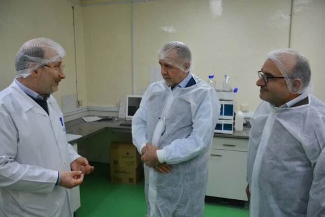 بازدید مدیرعامل شستا از داروسازی شهید قاضی