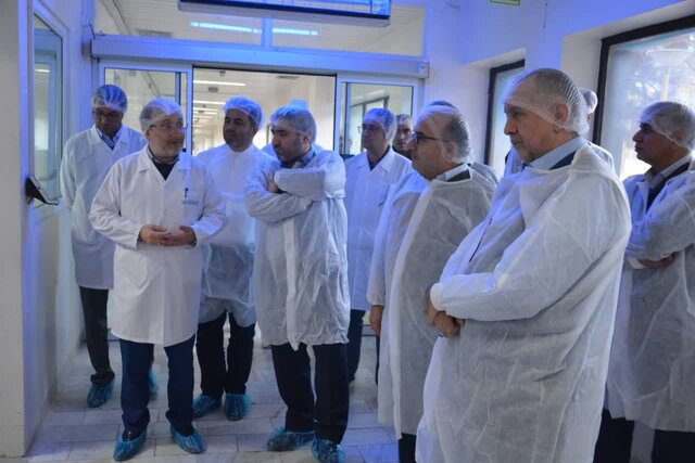بازدید مدیرعامل شستا از داروسازی شهید قاضی