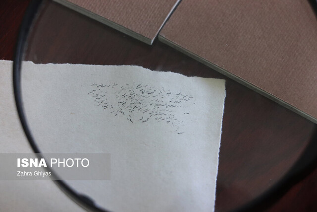 خوشنویسی که هنرش با ذرهبین دیده میشود