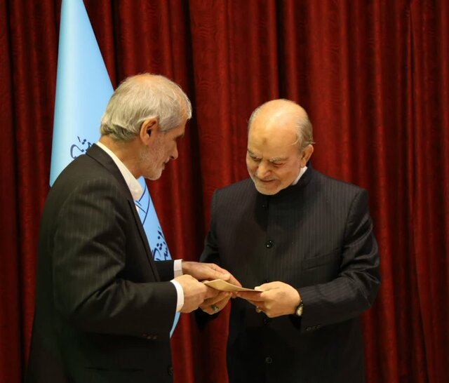 رشد و پیشرفت جامعه به کتاب و کتابخوانی بستگی دارد