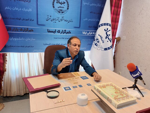 خوشنویسی که هنرش با ذرهبین دیده میشود