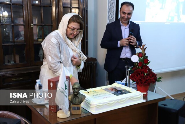 تجلیل از برگزیدگان برتر آزمون سراسری با یاد دکتر مبین