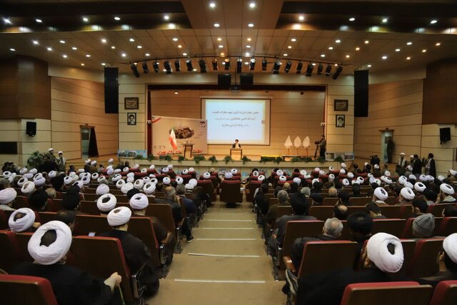 دشمنان اعتقادات جوانان را مورد هدف قرار داده‌اند