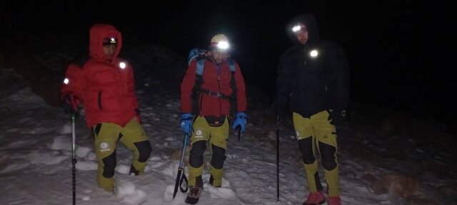 کوهنوردان گرفتار در پرتگاه پیربالا در مرند نجات یافتند