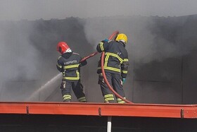 آتش‌سوزی کارخانه تولید اسپری رنگ در شهرک عالی‌نسب تبریز