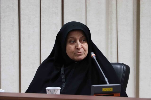 اشکهایش فقط یک تکان تا سرازیر شدن فاصله داشت/دستی که برای آخرین بار گرفته شد