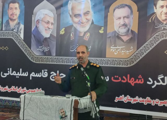 ایثار، اخلاص و تواضع از ویژگیهای مکتب شهید حاج قاسم سلیمانی است