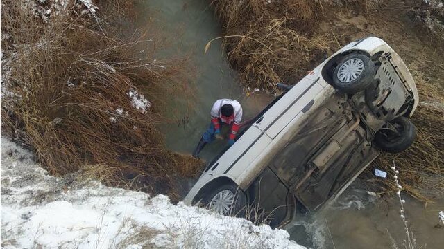 سقوط یک دستگاه سمند به دره با یک کشته در آذربایجانشرقی سقوط یک دستگاه سمند به دره با یک کشته در آذربایجانشرقی