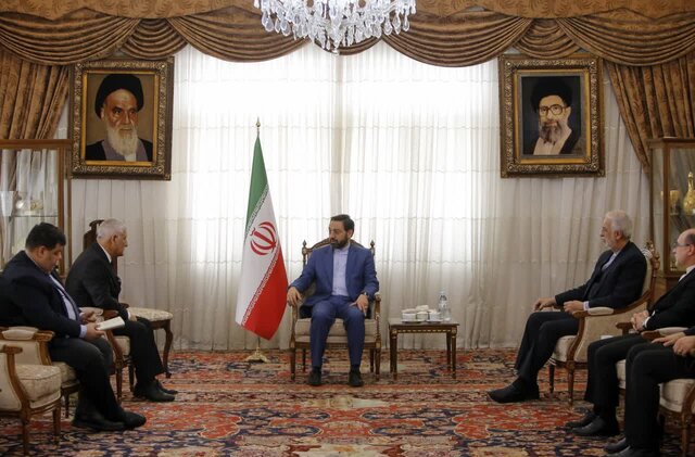 توسعه روابط اقتصادی با کشورهای همسایه باید راهبردی باشد