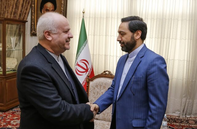 توسعه روابط اقتصادی با کشورهای همسایه باید راهبردی باشد